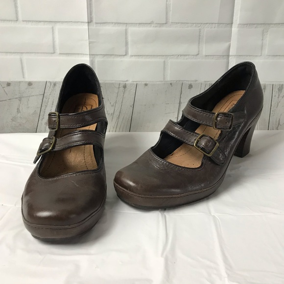 clarks brown mary jane shoes